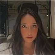 Me defino como una profesional del marketing práctica, cercana y orientada a resultados.