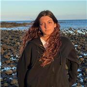 Profesora de inglés apta para jóvenes de 7-15 años.