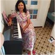 Profesora de piano e iniciación musical para niños a partir de los 5 años. 