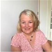 Bonjour, 
Je suis une anglophone d'Afrique du Sud. J'ai 17 ans d'expérience en France, de la maternelle à l'université