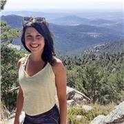 Profesora de yoga inglesa con 13 años de experiencia, para empresas y particulares. Antes fui abogada y entiendo cómo es tener estrés