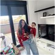 Estudiante que ayuda a alumnos de la ESO