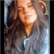 Profe de niños con dificultades de lectura y dislexia