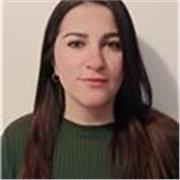 Laureata in scienze e tecnologie alimentari impartisce lezioni di chimica