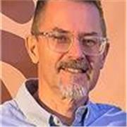 Llevo 30 años trabajando como diseñador gráfico y ahora quiero transmitir mi experiencia a personas de todas las edades.