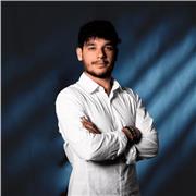 Insegnante di Marketing e Comunicazione d'Impresa con Laurea Magistrale, offre corsi online per studenti