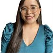 Profesor ayuda con los deberes en ciencias especialmente temáticas de matemática, química y física