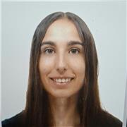 Profesora titulada en Estados Unidos en la materia de Educación física. Quiero ayudar a los alumnos/as necesitados/as.