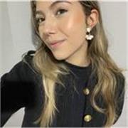 Soy una estudiante de Bellas Artes de la UPV con diversos intereses en distintas especialidades: pintura, dibujo, baile… 
Tengo unas grandes habilidades sociales, por lo que suelo congeniar con gente de todas las edades. De hecho, he cuidado de niños de d