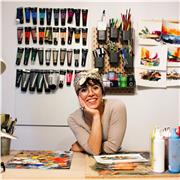 Sono un'artista freelance laureata all'Accademia di Belle Arti, preparata in tecniche pittoriche, legatoria e incisione artistica