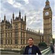 Maestro de inglés con experiencia en clases en línea para adultos