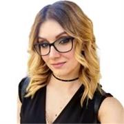 Alessia, laureata in Psicologia, offre aiuto compiti personalizzato e lezioni di potenziamento per studenti, a domicilio e online
