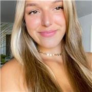 Soy estudiante del Grado en Educación Primaria. Me considero una persona responsable, empática y paciente.