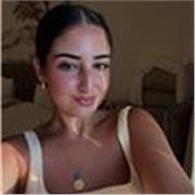 Nachhilfelehrerin als Schülerin der 10 Klasse