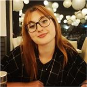 Studentessa di Educazione Professionale del secondo anno con ottime conoscenze di letteratura e storia con esperienza