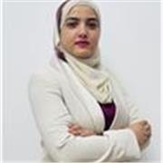 Psychology mentor guiding college students through personalised online learning