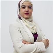 Psychology mentor guiding college students through personalised online learning