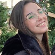 Profesora titulada con experiencia y formación en lengua y literatura española imparte clases online.