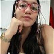 Profesora particular imparte clases a niños de colegio