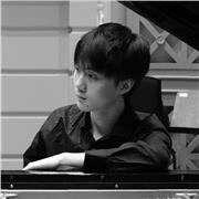 Award-winning concert pianist offering professional & high level piano lessons