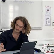 Professeur certifié en Maths, Physique et Chimie, CAPES en poche, je propose des cours particuliers à Marseille, en intégrant des
