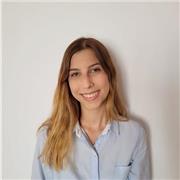 Profesora de inglés para ayudar a niños con sus tareas