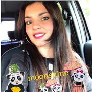 Insegnante di moda offre la propria esperienza per aiutare chi ha passione per il disegno