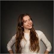 Soy Lucia y llevo un par de años impartiendo clases particulares de inglés y matemáticas a niños entres los 10 y 14 años. 