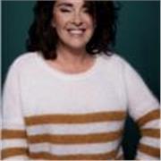 Bonjour,
Je suis prof de Theatre, comédienne autrice.
Prise de parole 
Préparations aux concours, examens 
Création d’écriture 