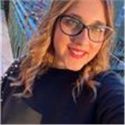 Studentessa di scienze della formazione primaria offre la sua esperienza ed energia per aiutare i ragazzi nello studio
