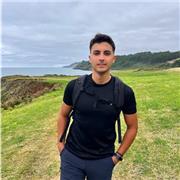 Profesor titulado en Educación Primaria con Master en Formación de Secundaria.