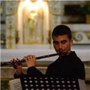 Diplomato al conservatorio con 110 e lode con menzione d'onore, offro lezioni di flauto traverso e teoria musicale