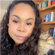 Friendly native English tutor offering online lessons focused on clear communication, fluency, and confident conversation.