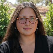 Laureata presso università Britannica (con anno negli USA) offre lezioni d'inglese per grandi e piccoli