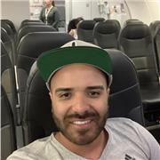 Profesor de diseño gráfico con excelente manejo de los software, avanzado en corel y en la suite de adobe