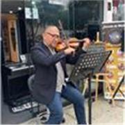 Soy profesor de música: puedo dar lenguaje musical, canto, violín, viola, mandolina y puedo dirigir coros y orquestas infantiles y juveniles