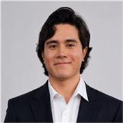 Recién graduado del Bachillerato Internacional, con un 10 en Inglés y certificación C1, dispuesto a impartir clases online.