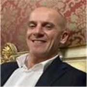 Laureato in economia manageriale impartisce lezioni di economia aziendale per esame universitario e per gli studenti di ragioneria
