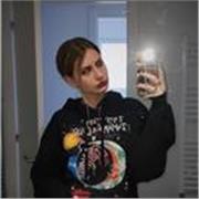 Estudiante que ofrece clases de apoyo para todos los cursos desde la educación primaria hasta la ESO. Tengo el B2(inglés) y mitjà