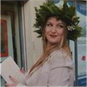 Dottoressa Magistrale in Archeologia e Storia dell'Arte, Dottoressa in Lettere, diplomata al Liceo Linguistico.
