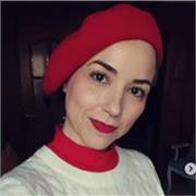 Profesora titulada de inglés con más de 10 años de experiencia ofrece clases para adultos y adolescentes en Barcelona y online.