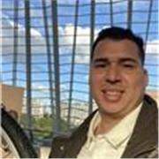 Me defino como un profesor paciente, empático y orientado a resultados. Sin presión y donde puedas equivocarte sin problemas..