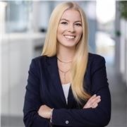 Ich gebe seit meiner eigenen Schulzeit Deutsch-Nachhilfe, da mir sowohl das Fach selbst als auch das Unterrichten Spaß machen.