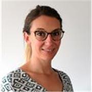 Ancienne étudiante en littérature, licence d'anglais, master communication, Je transmets ma passion pour les langues