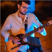 Si impartiscono lezioni di chitarra moderna pop e jazz