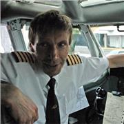 Beruflich: Pilot; deshalb gerne auch Englisch. Aber auch in Deutsch wüsste ich, wohin ein Komma und wohin kein Leerzeichen gehört