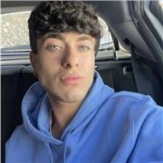 Offro lezioni private ai bambini e ragazzini di elementari e medie di inglese e anche altre materie come italiano o storia.