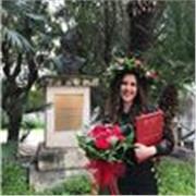 Laureata al Conservatorio con il massimo dei voti e la lode, impartisco lezioni di pianoforte, teoria e solfeggio.