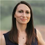 Graphic Designer impartisce lezioni di design grafico con software Adobe (Photoshop, Illustrator, Indesign)