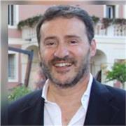 Dottore in Economia e Master impartisce lezioni teoriche e pratiche